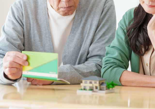 住宅ローンの悩みを抱える夫婦